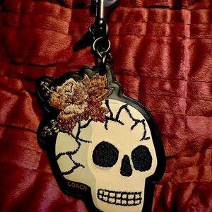 COACH SKULL HEAD EMBROIDERED LEATHER FOB/CHARM KEY RING FOB 32697 RARE